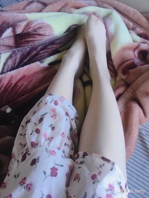 穿白丝袜洗澡女生视频,揭秘浴室中的青春魅力